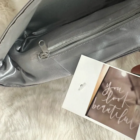 Vintage Glitz & Glam Metallic Silver Sequin Clutch - Picture 7 of 17